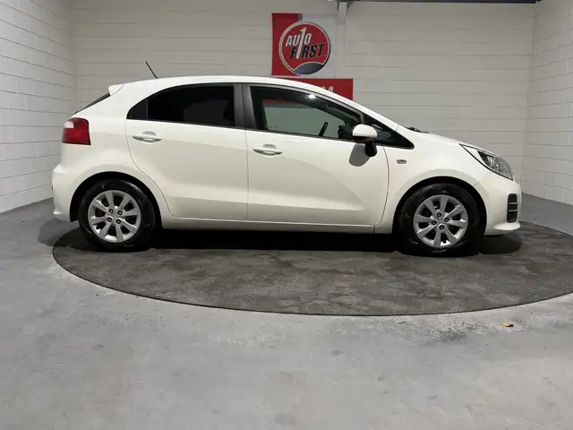 Kia Rio view 5