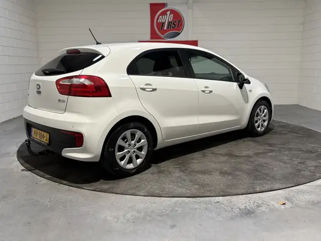 Kia Rio view 4
