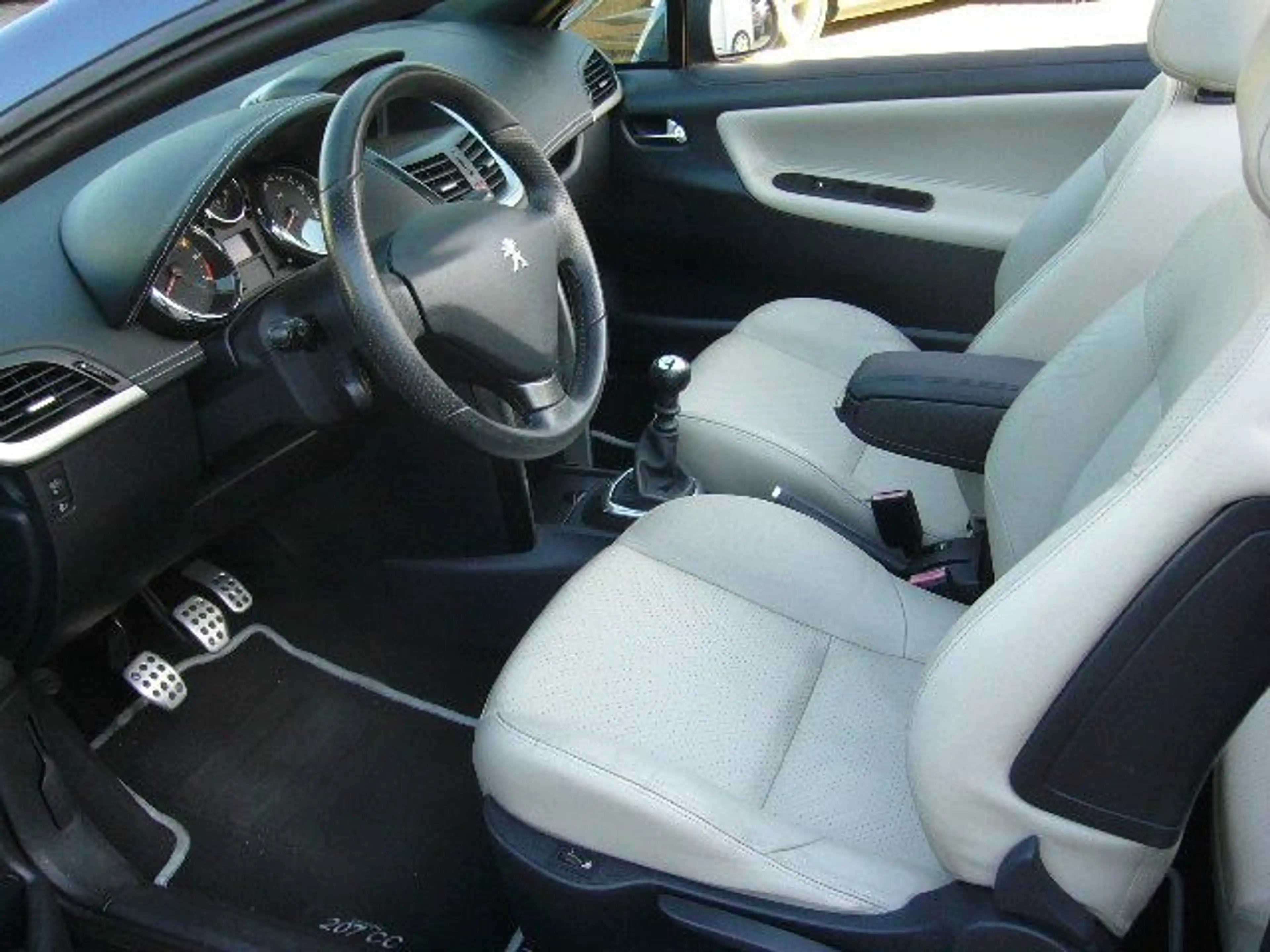 Peugeot 207 CC 1,6TPH *Final Edition*Navi*Leder — photo 11
