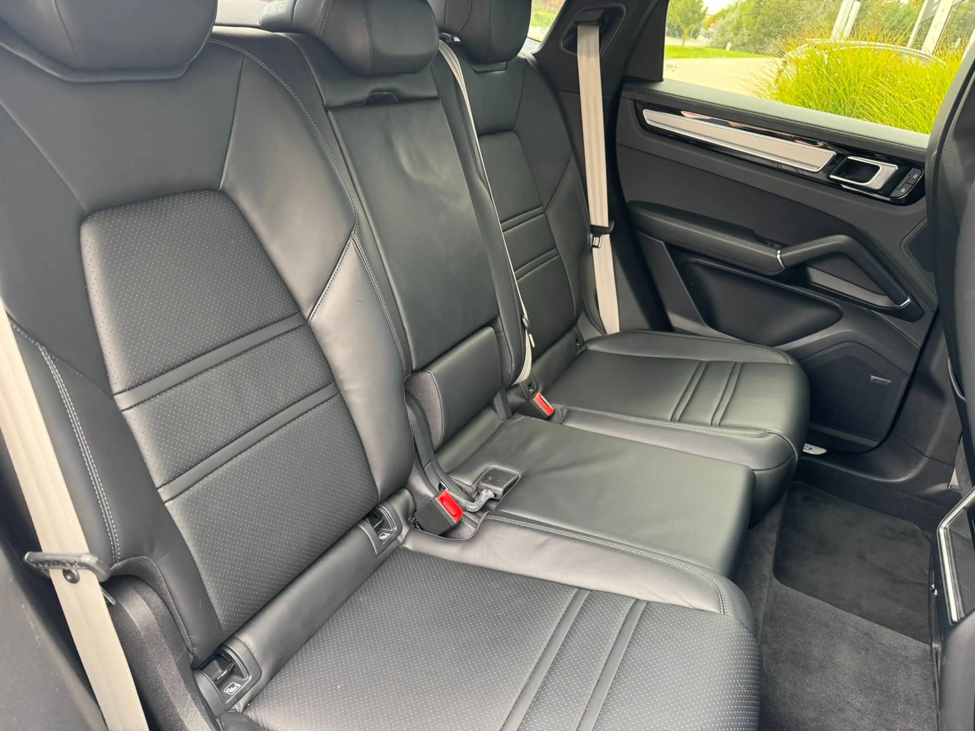 Porsche Cayenne Coupé E-Hybrid "Platinum Edition"/ Sport Chrono/ Luchtvering/ Pano/ BOSE/ 360°/ ACC — photo 11