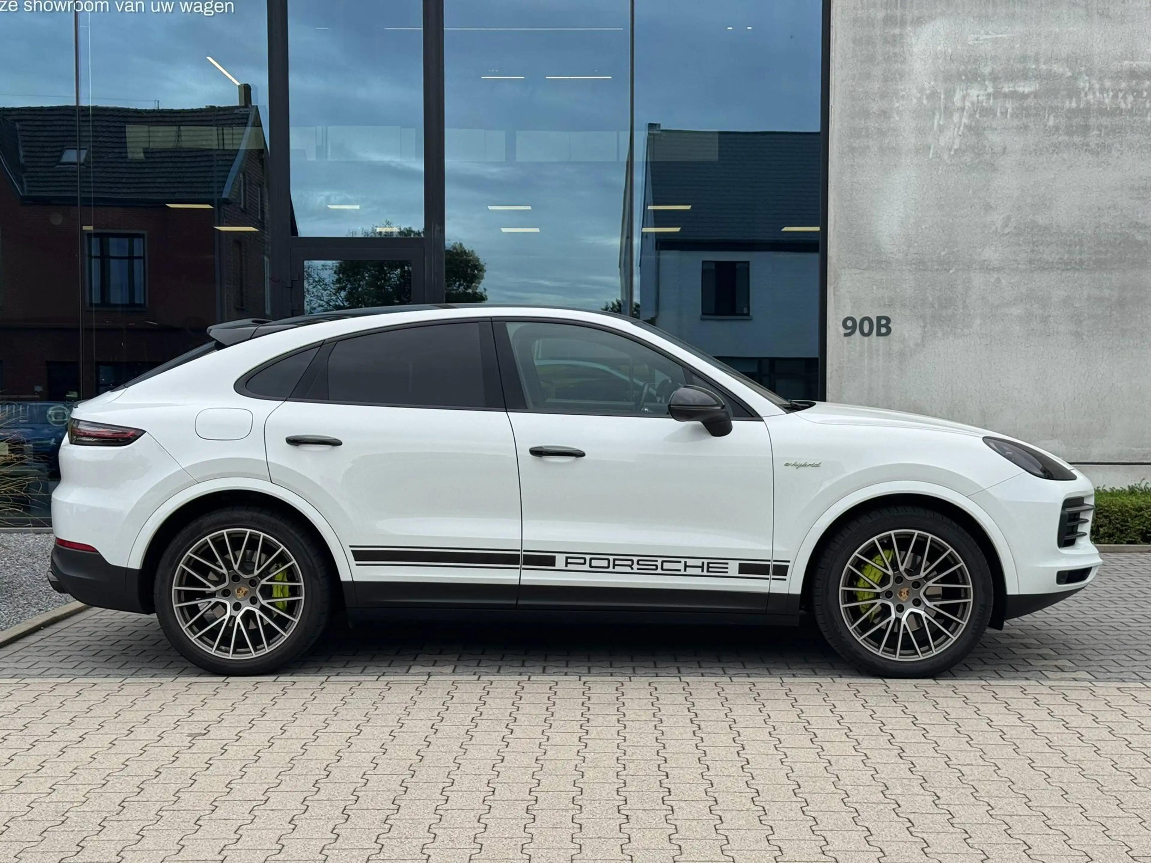 Porsche Cayenne Coupé E-Hybrid "Platinum Edition"/ Sport Chrono/ Luchtvering/ Pano/ BOSE/ 360°/ ACC — photo 3