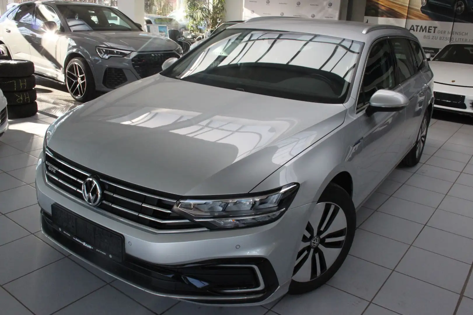 Volkswagen Passat Variant GTE/DSG/ACC/LED/NAVI/STZHZ/PDC/AL Plateado - 1
