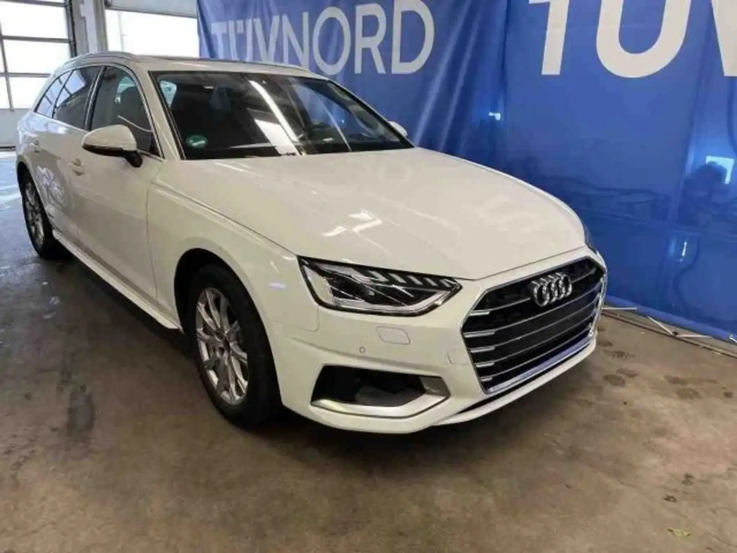 Audi A4 40 TDI S-TR MATRIX+NAVI+AHK+PANO+HuD+VC Weiß - 2