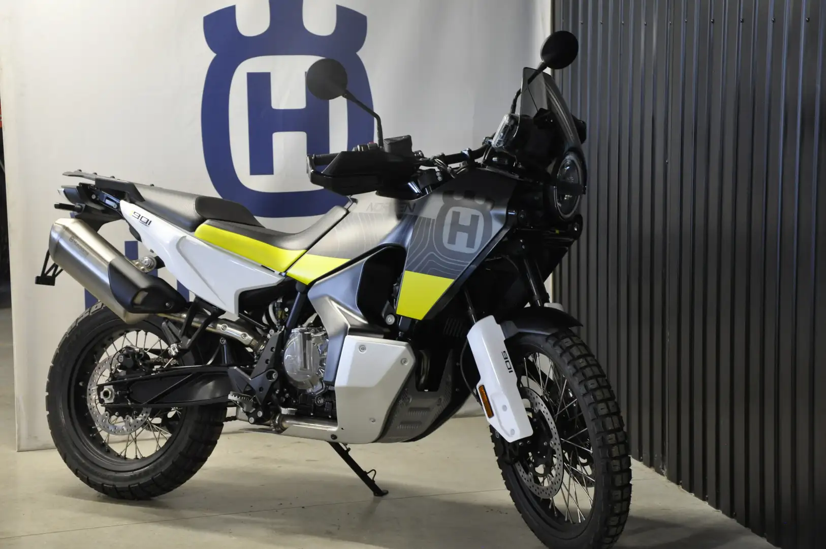 Husqvarna Norden 901 Noir - 1