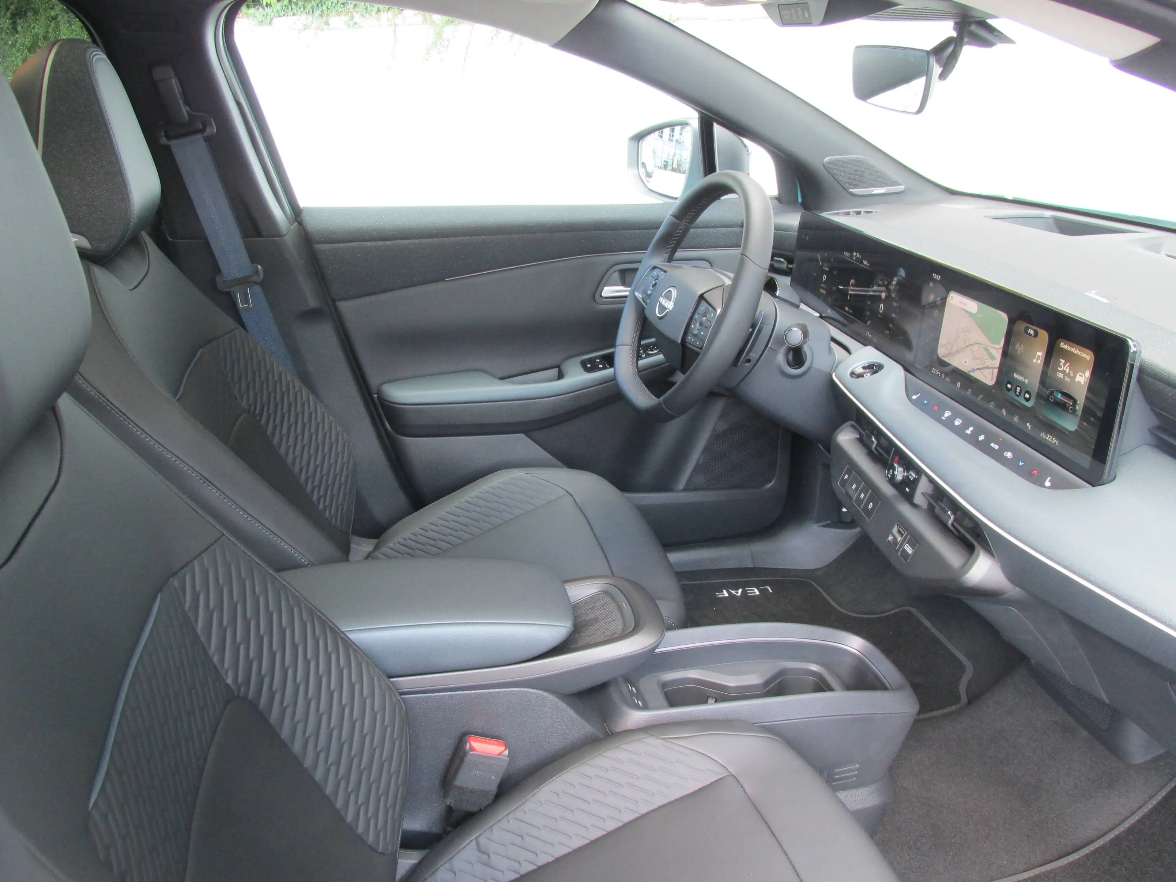 Nissan Leaf Evolve 2-tone 75kWh MY26 — photo 8