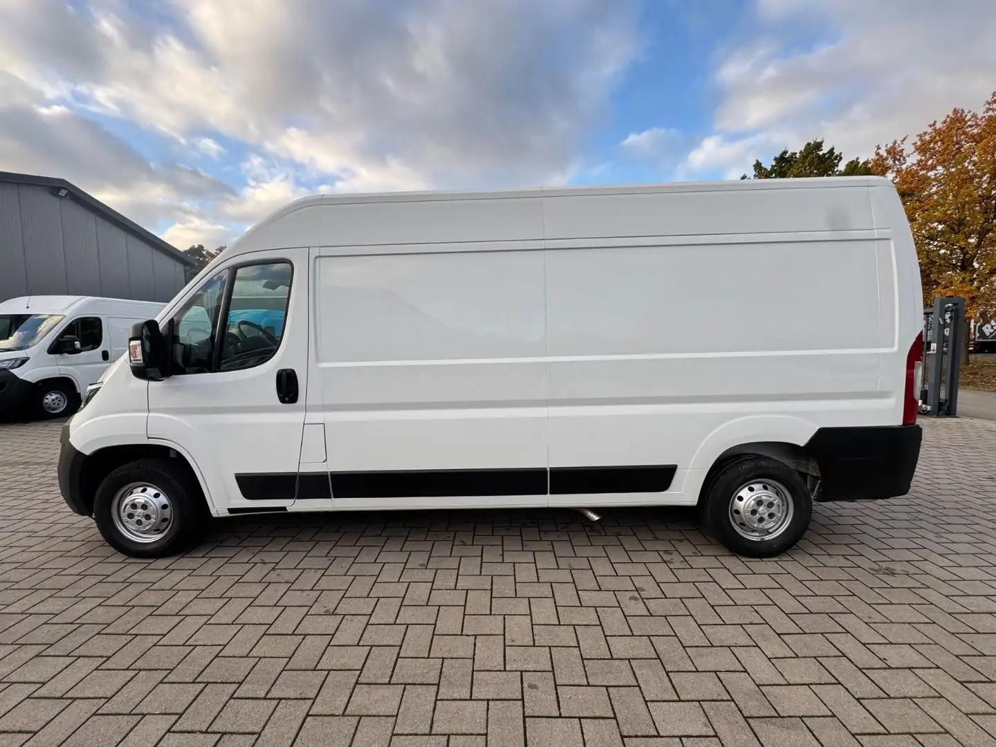 Peugeot Boxer Kasten Hoch 335 L3H2 Premium/AHK/Kamera Weiß - 2