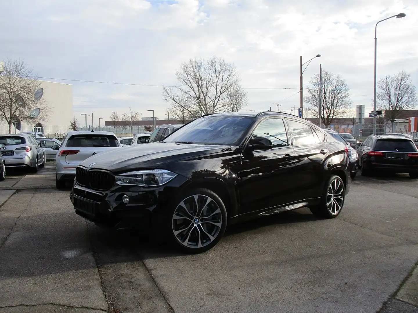BMW X6 xDrive50i Sport Activity Coupé Östereich-Paket ... Schwarz - 1