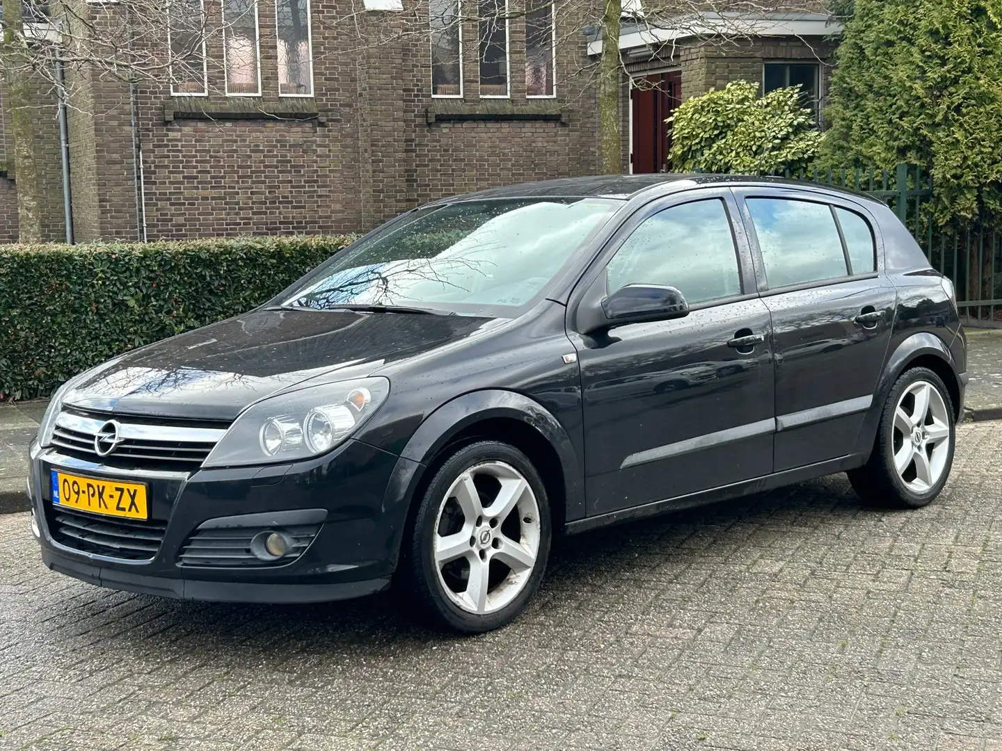 Opel Astra 1.8 Sport airco! cruise control! carplay! goed rij Zwart - 1