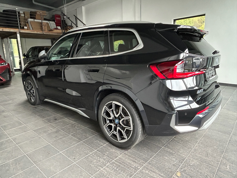 BMW iX1 30 xDrive xLine Leder Vernasca_Panoramadach_HarmanKard_Headup — photo 7