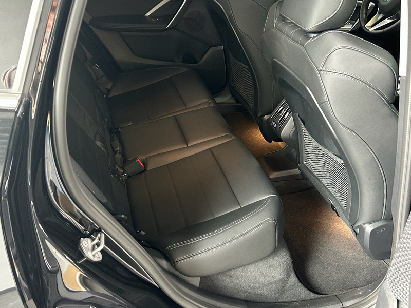 BMW iX1 30 xDrive xLine Leder Vernasca_Panoramadach_HarmanKard_Headup — photo 12