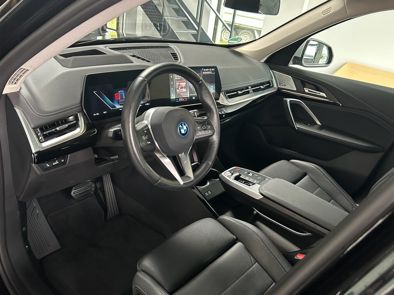 BMW iX1 30 xDrive xLine Leder Vernasca_Panoramadach_HarmanKard_Headup — photo 10