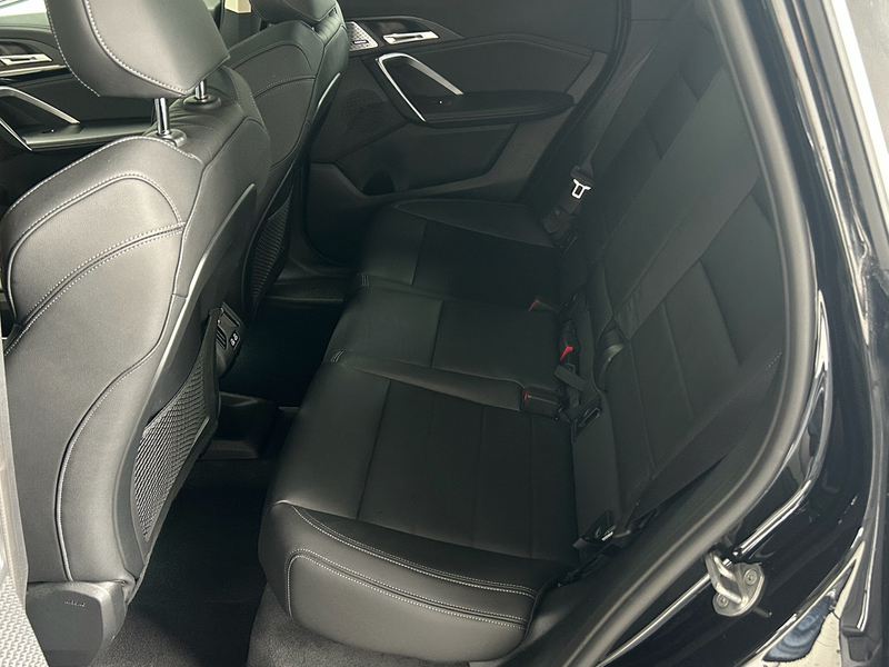 BMW iX1 30 xDrive xLine Leder Vernasca_Panoramadach_HarmanKard_Headup — photo 11