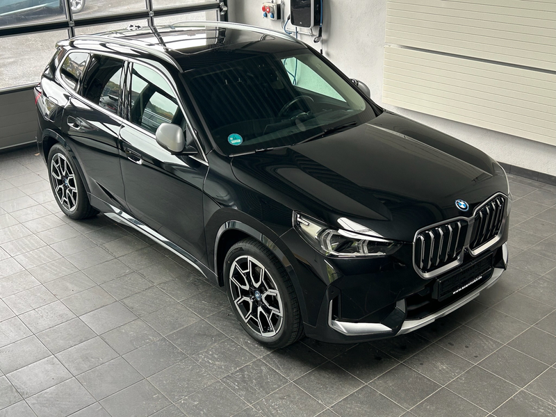 BMW iX1 30 xDrive xLine Leder Vernasca_Panoramadach_HarmanKard_Headup — photo 8