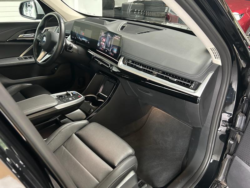 BMW iX1 30 xDrive xLine Leder Vernasca_Panoramadach_HarmanKard_Headup — photo 14