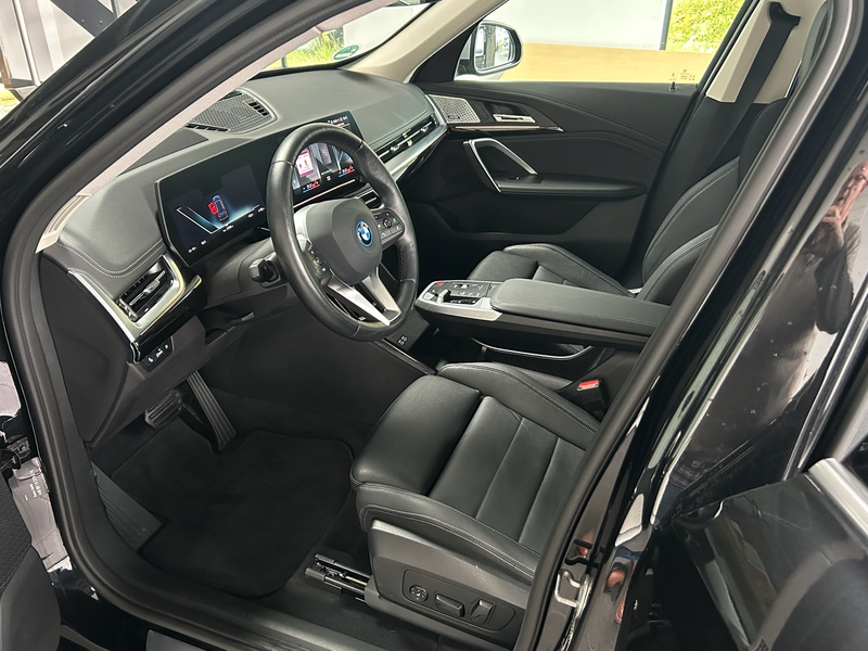 BMW iX1 30 xDrive xLine Leder Vernasca_Panoramadach_HarmanKard_Headup — photo 9