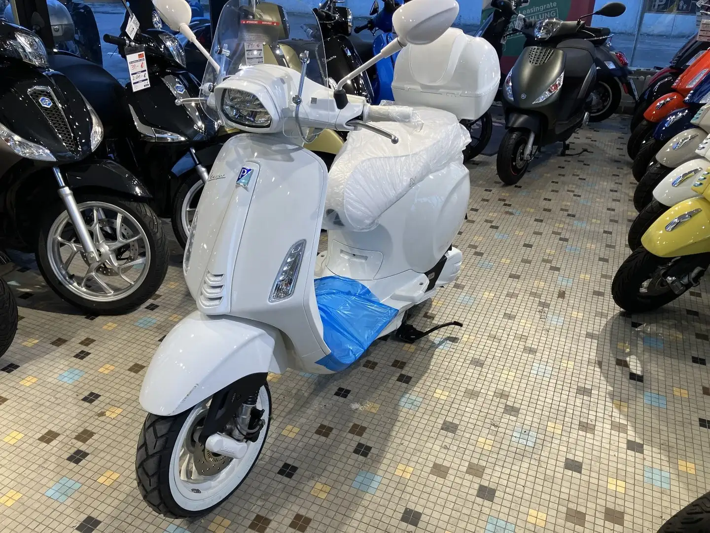 Vespa Sprint 125 Justin Bieber limitiert ABS MIA LED Biały - 2