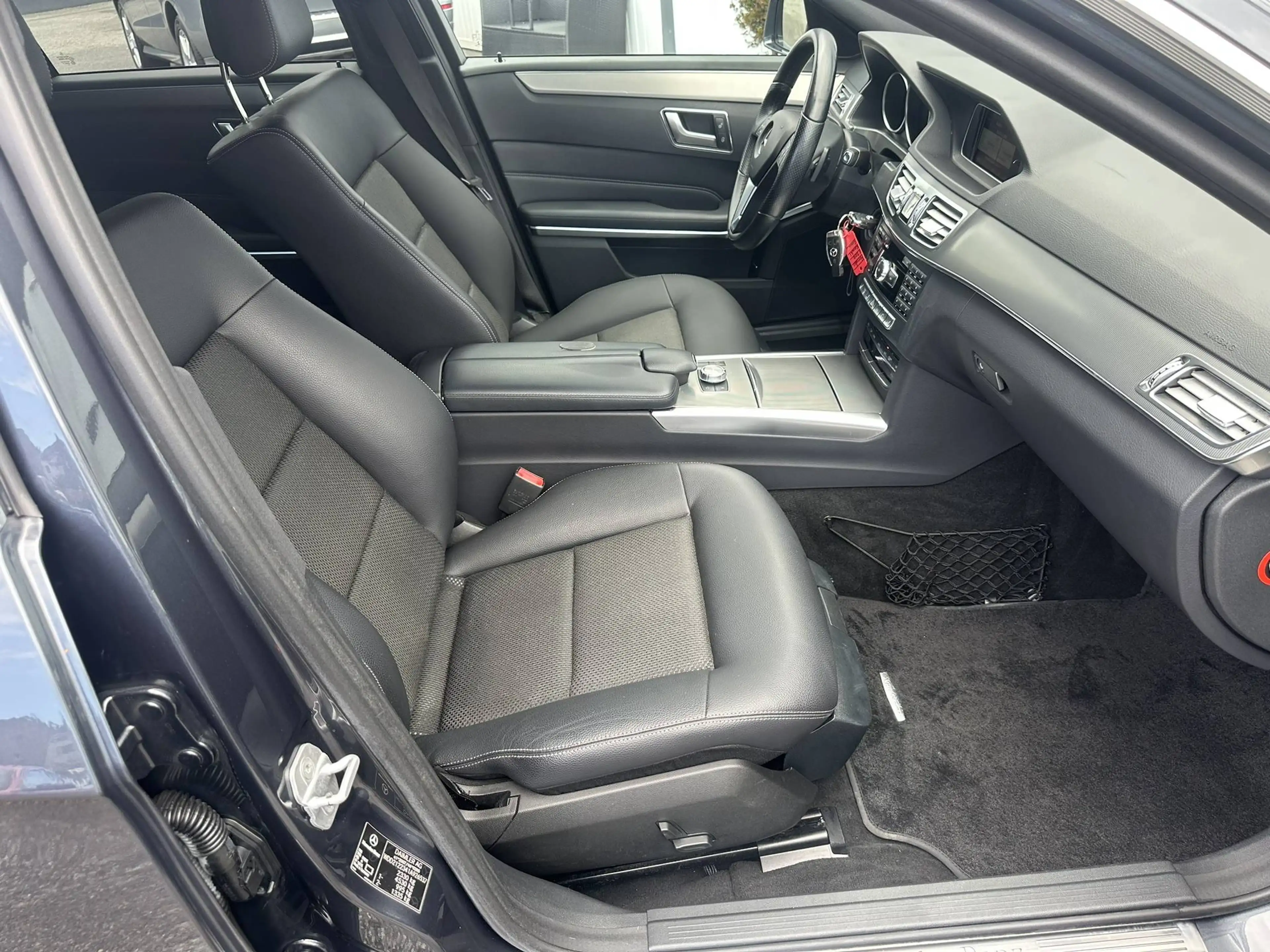 Mercedes-Benz E 200 E 200 CGI BlueEfficiency (212.234) — photo 11