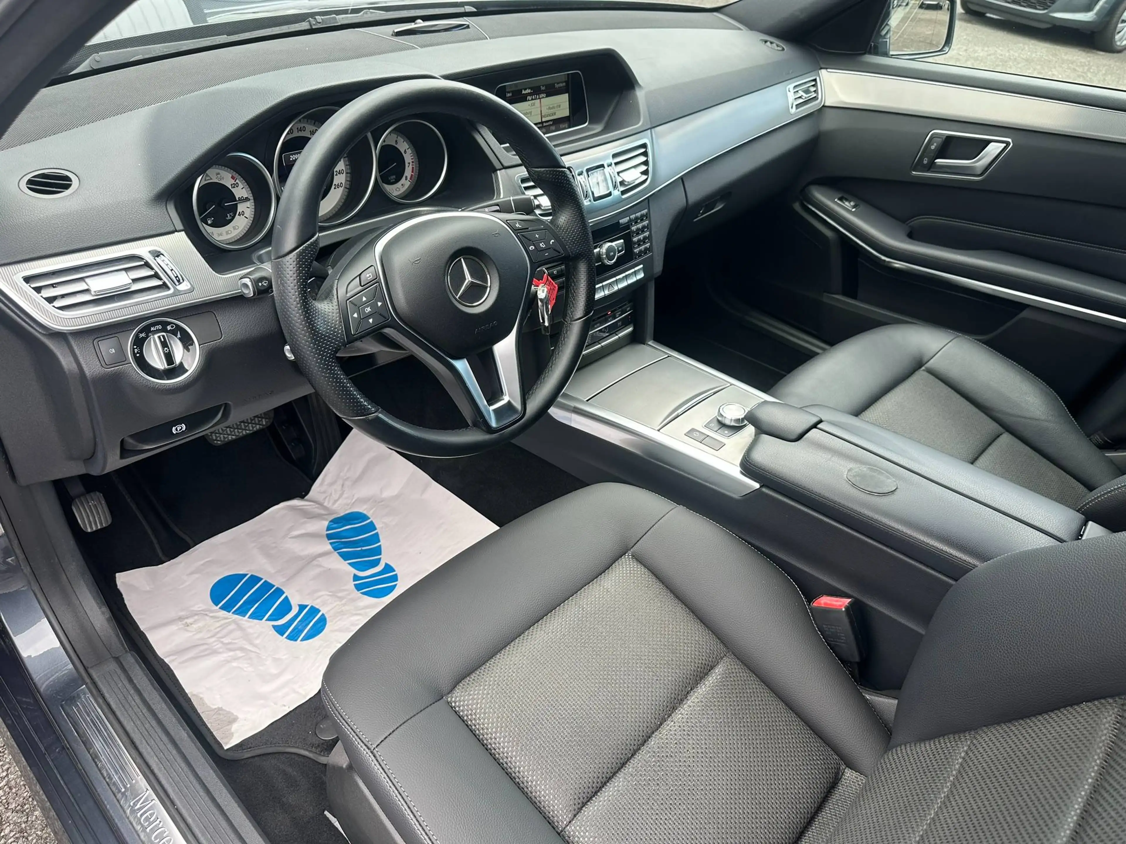 Mercedes-Benz E 200 E 200 CGI BlueEfficiency (212.234) — photo 9