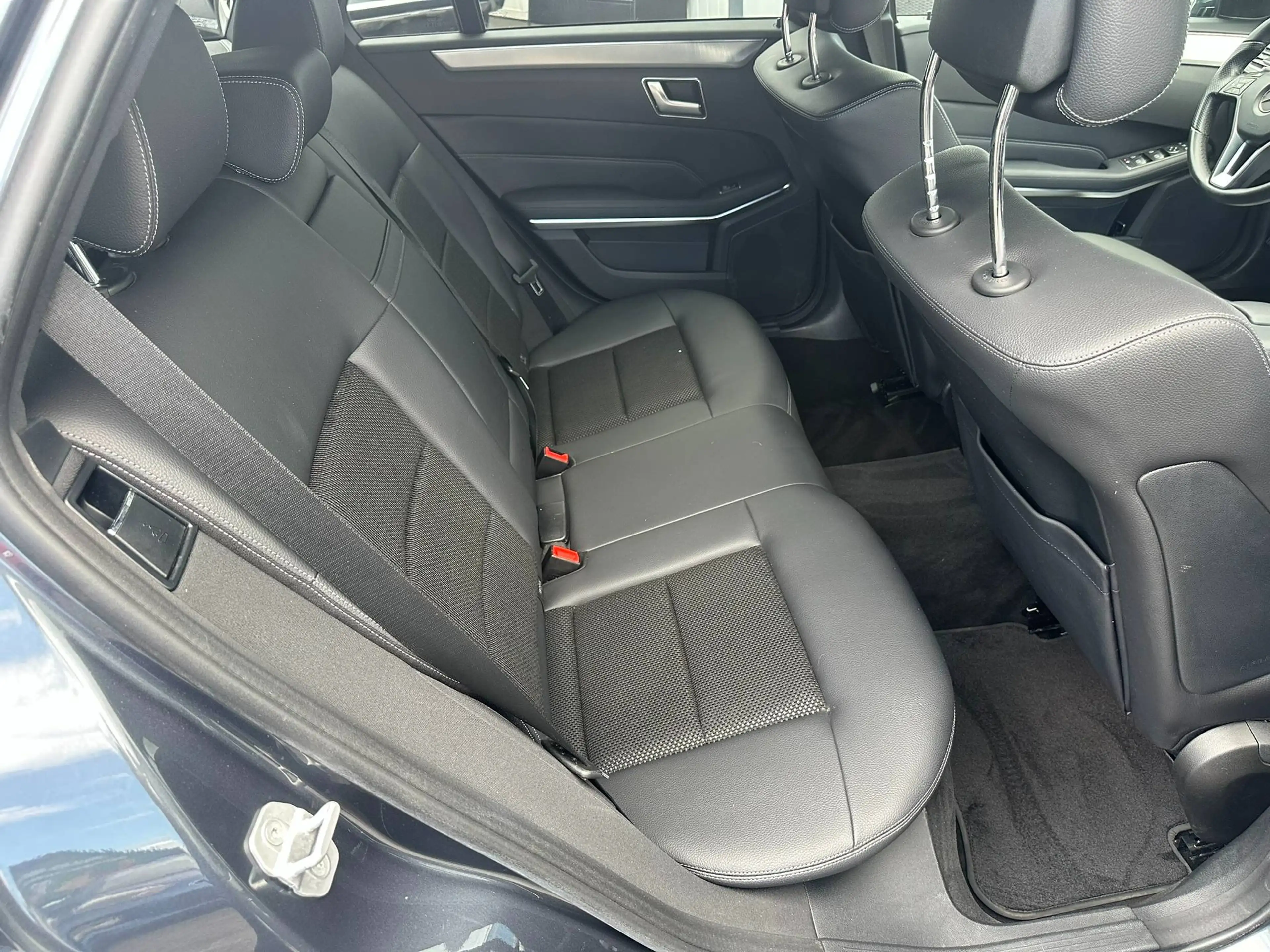 Mercedes-Benz E 200 E 200 CGI BlueEfficiency (212.234) — photo 12