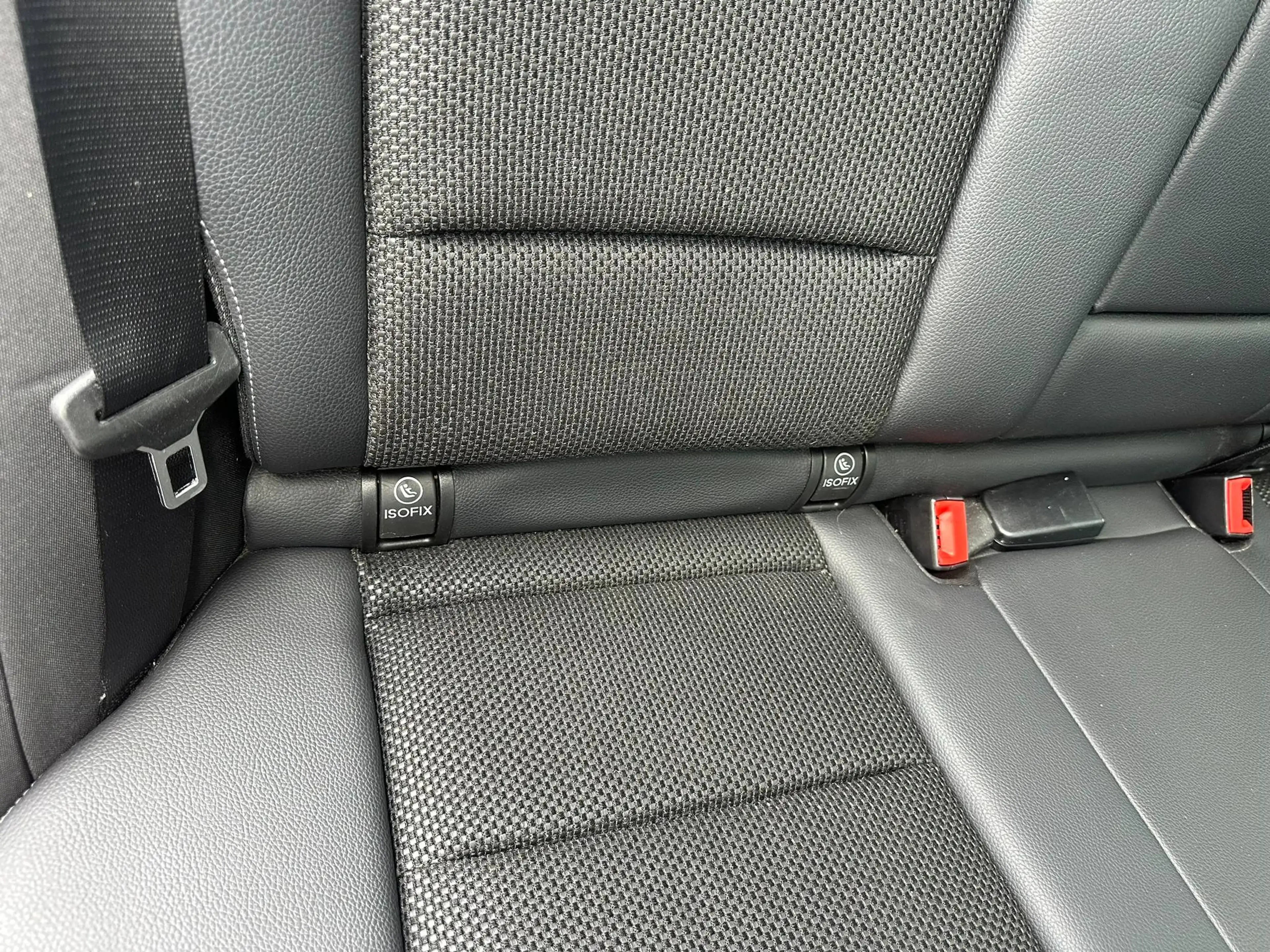 Mercedes-Benz E 200 E 200 CGI BlueEfficiency (212.234) — photo 14