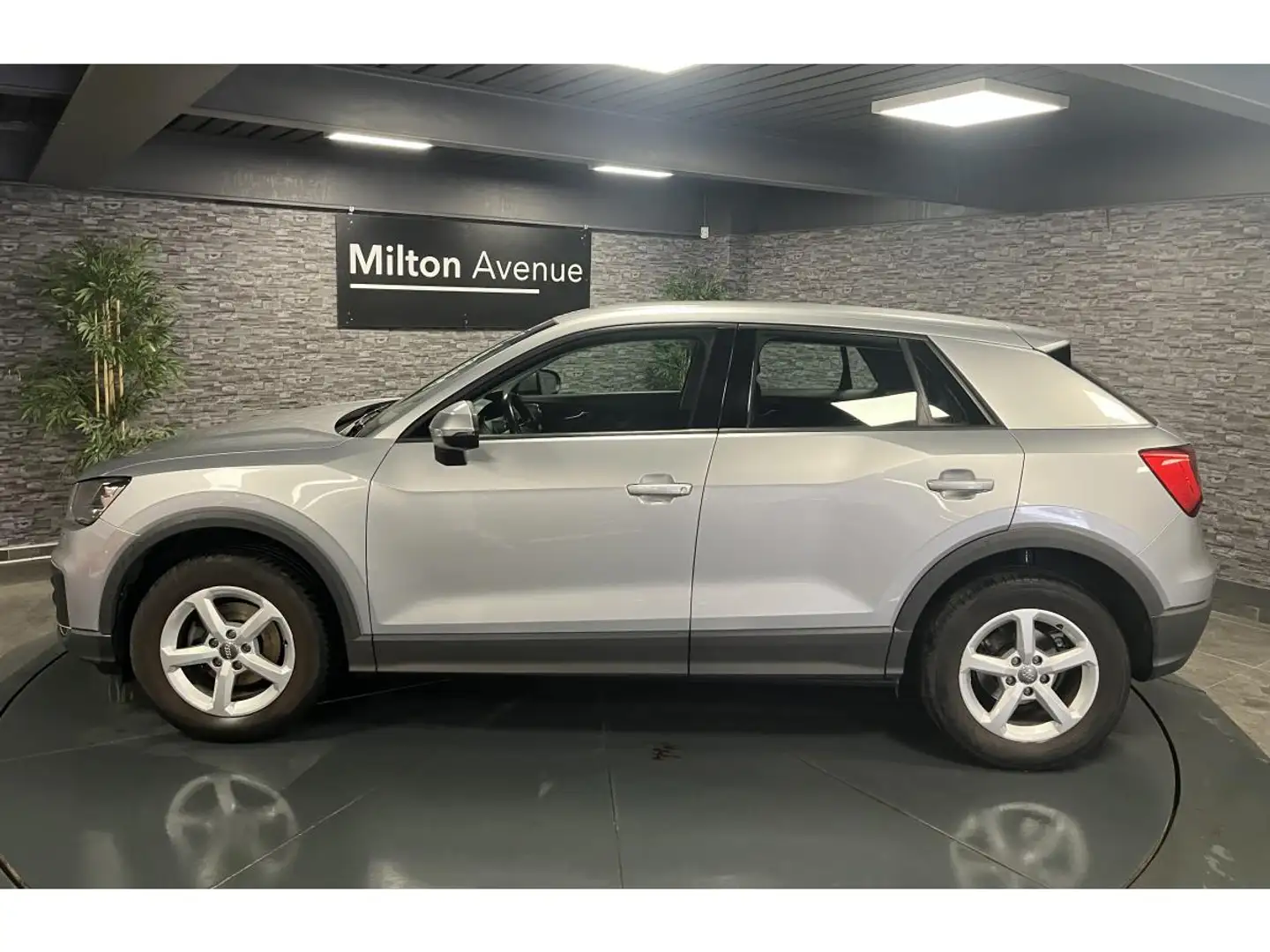 Audi Q2 1.0 30 TFSI - 116  Business line Gris - 2