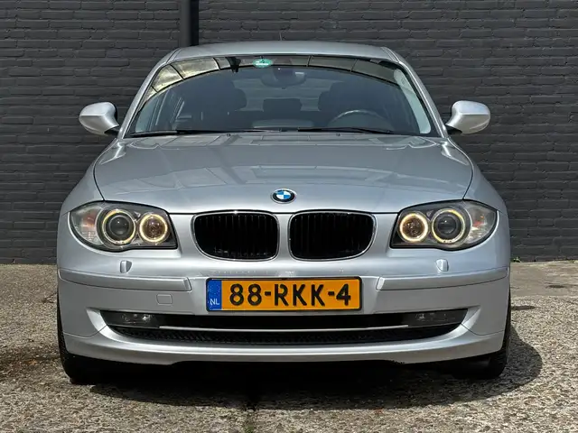 BMW 1 Series view 3
