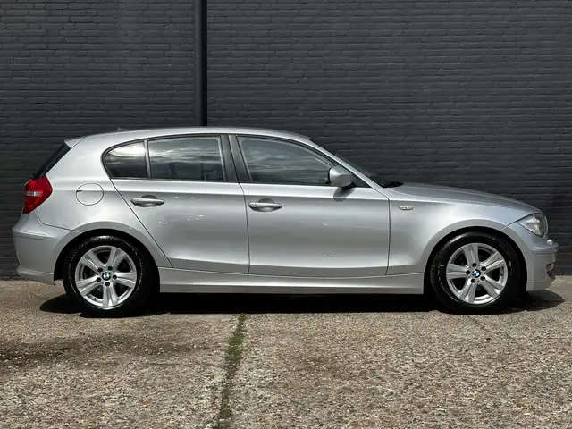 BMW 1 Series view 8