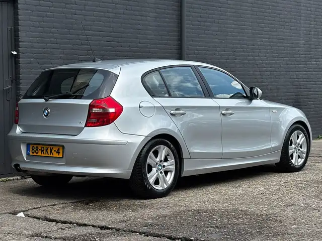BMW 1 Series view 9