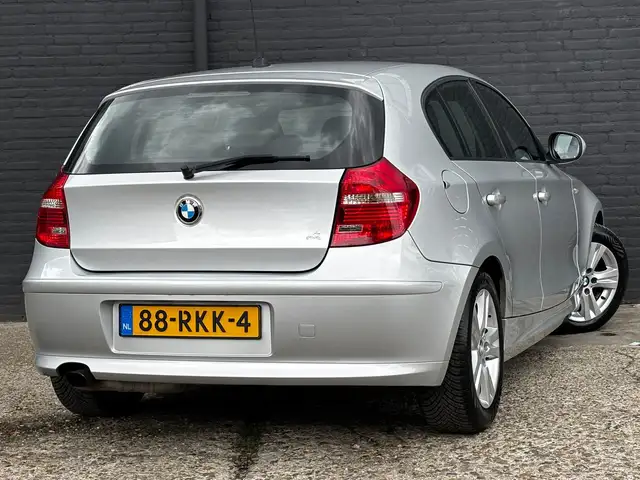 BMW 1 Series view 4