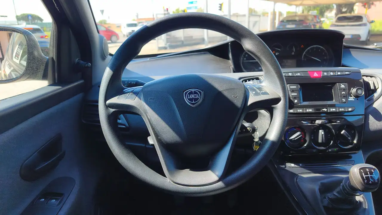 Lancia Ypsilon 2022 — фото 15
