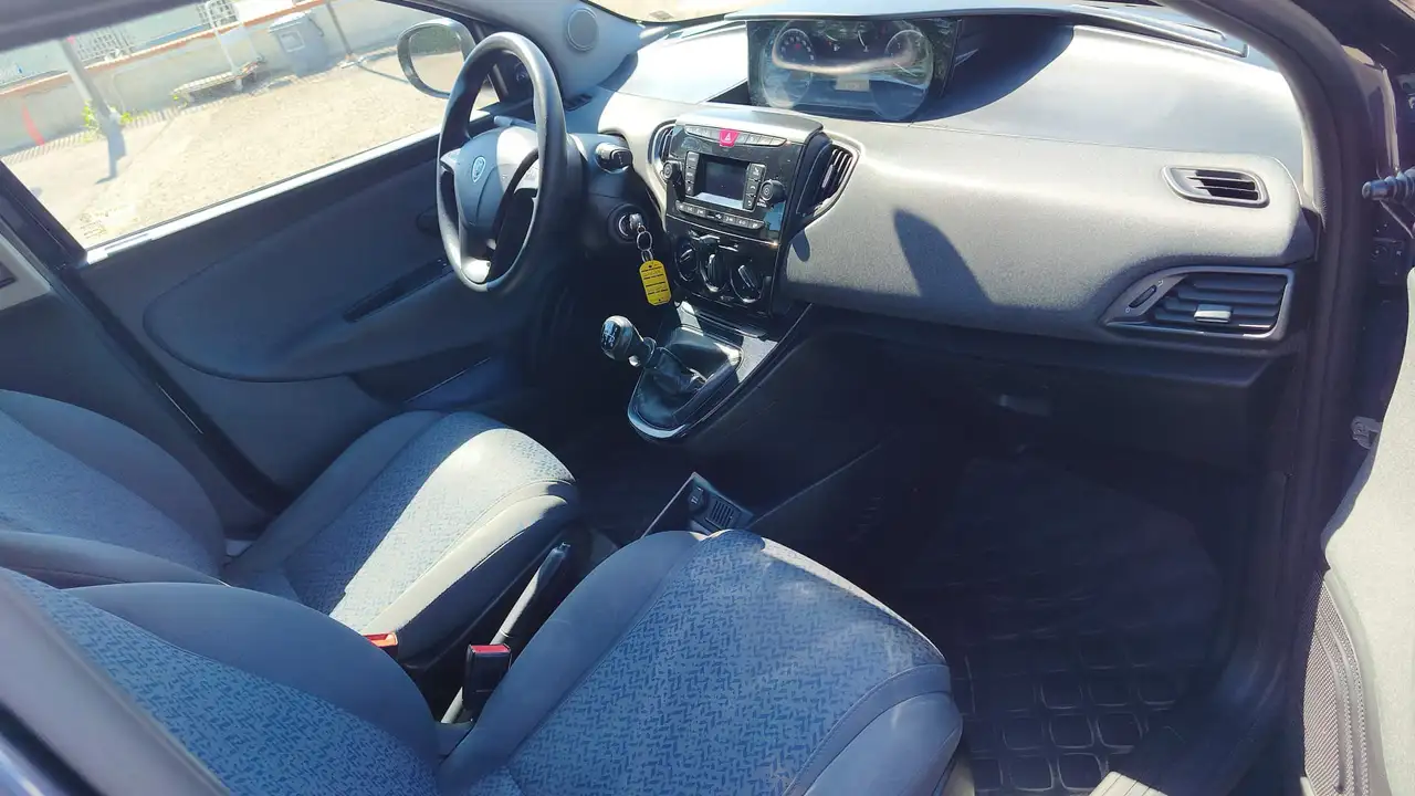 Lancia Ypsilon 2022 — фото 11