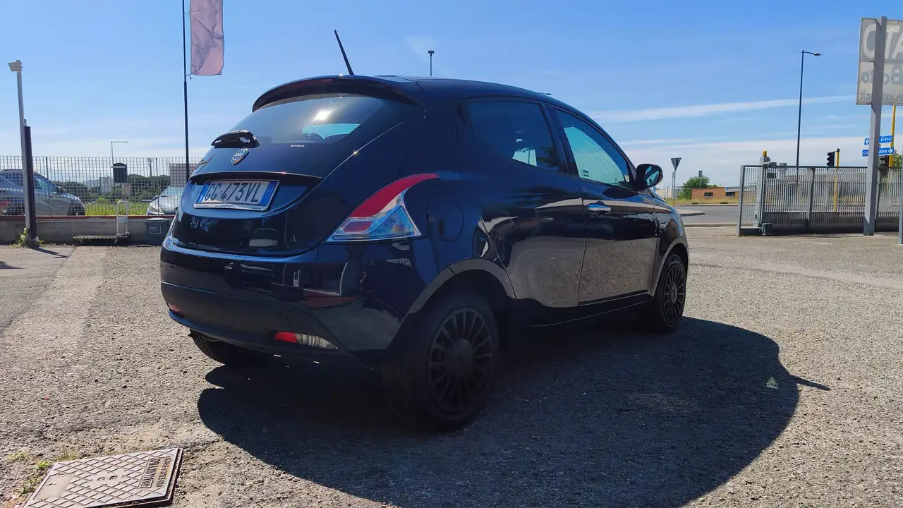 Lancia Ypsilon 2022 — фото 9