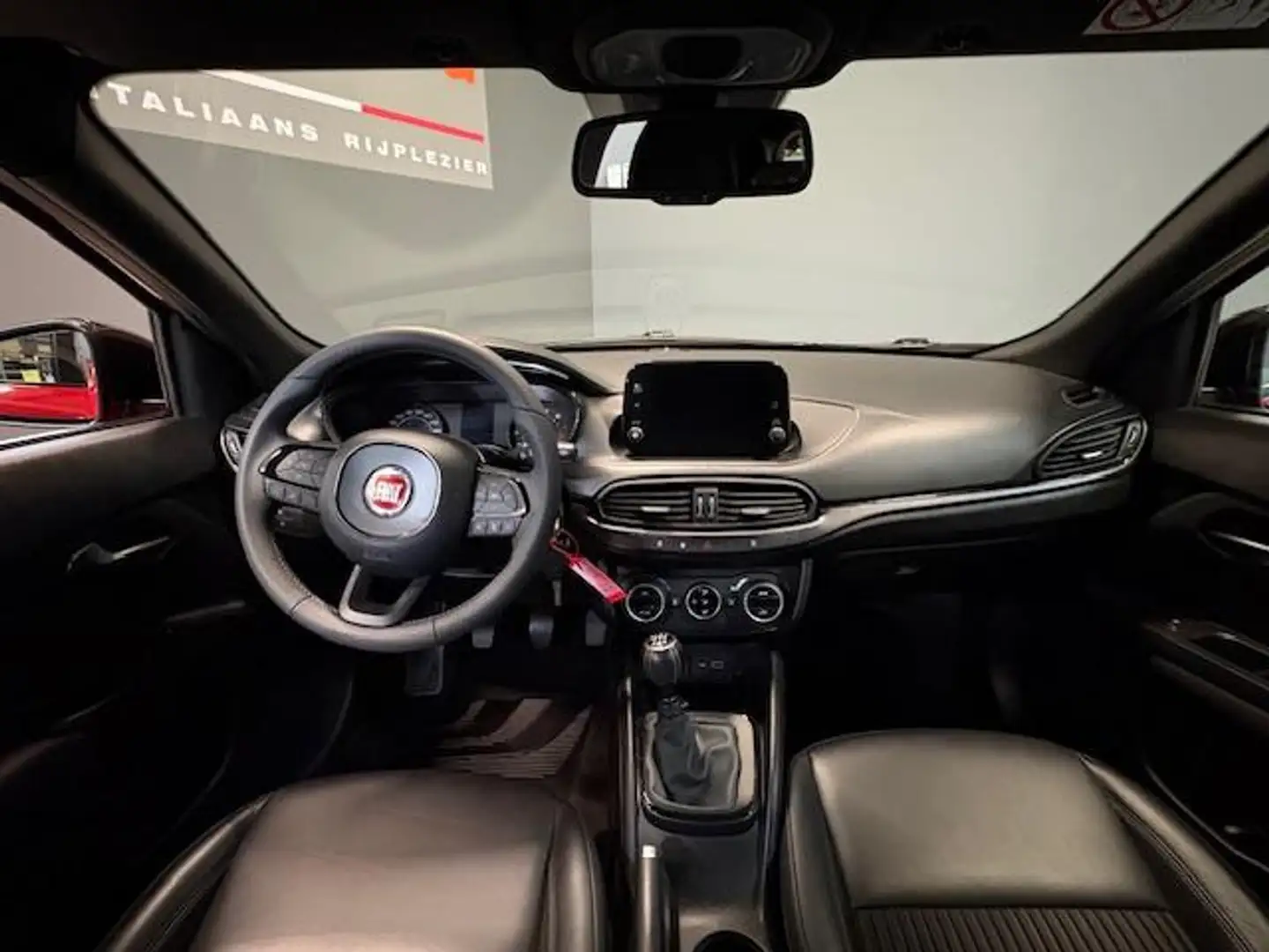 Fiat Tipo 1.4 T-Jet 120pk 16v S-Design met Sport pakket! Uni Rood - 2