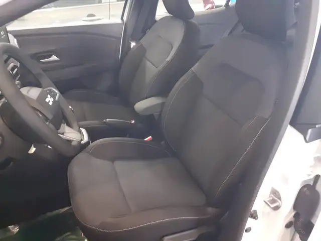 Dacia Sandero view 7