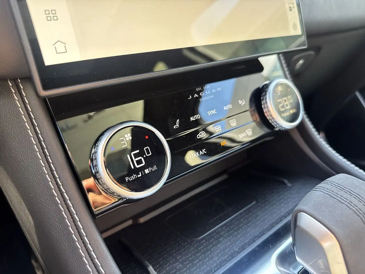 Jaguar F-Pace снимка Jaguar F-Pace