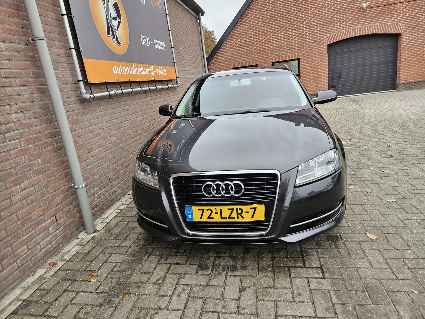 Audi A3 Sportback 1.4 TFSI Attraction Pro Line Gris - 2