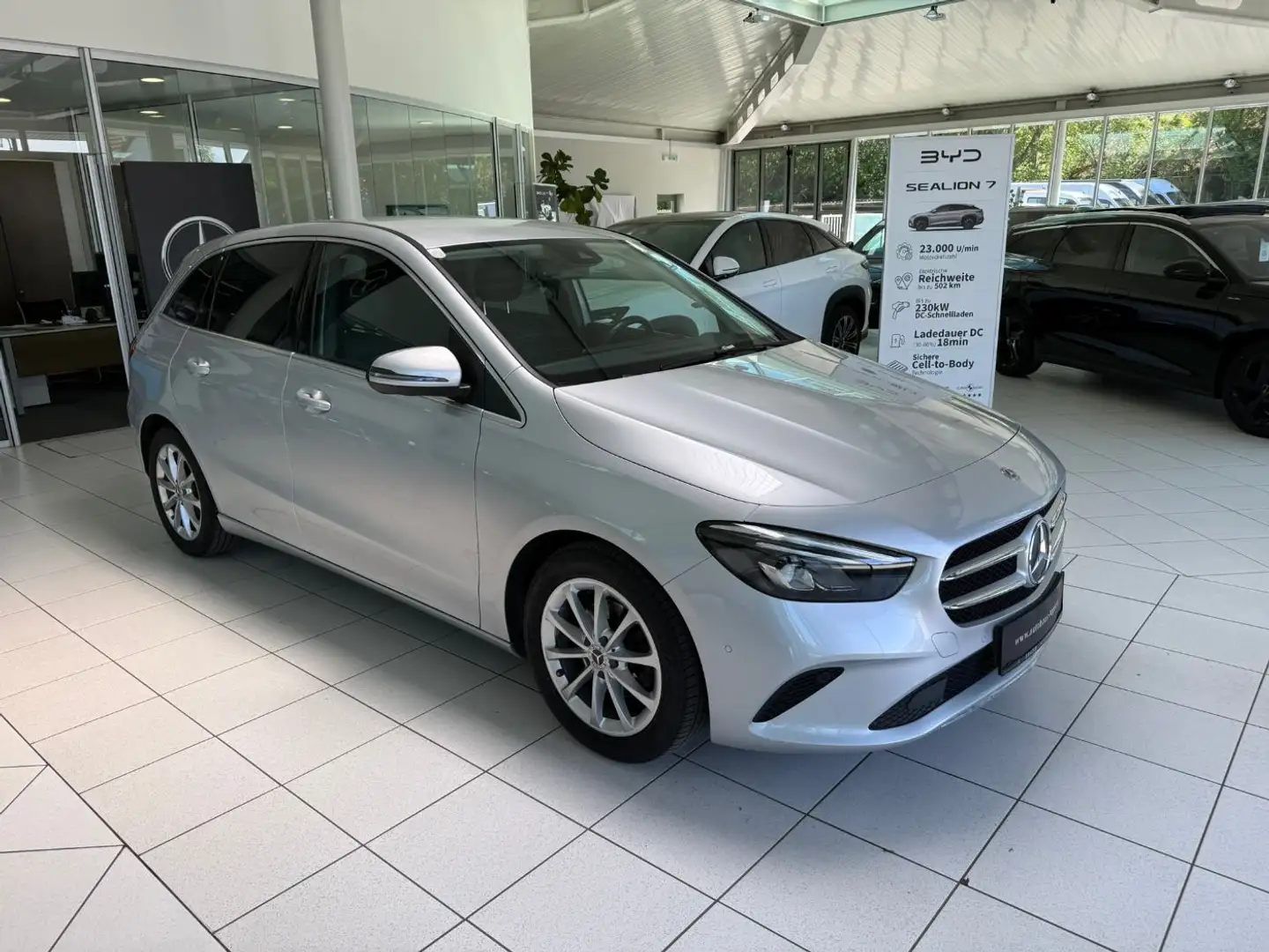 Mercedes-Benz B 180 d Progressive PTS Shz LED Ambi eHeck MBUX Silber - 1