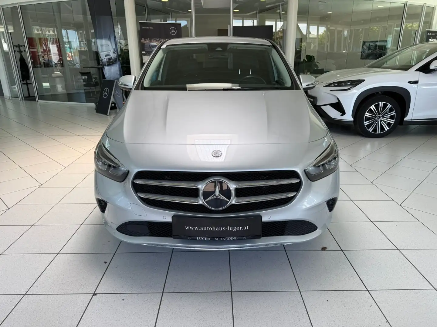Mercedes-Benz B 180 d Progressive PTS Shz LED Ambi eHeck MBUX Silber - 2