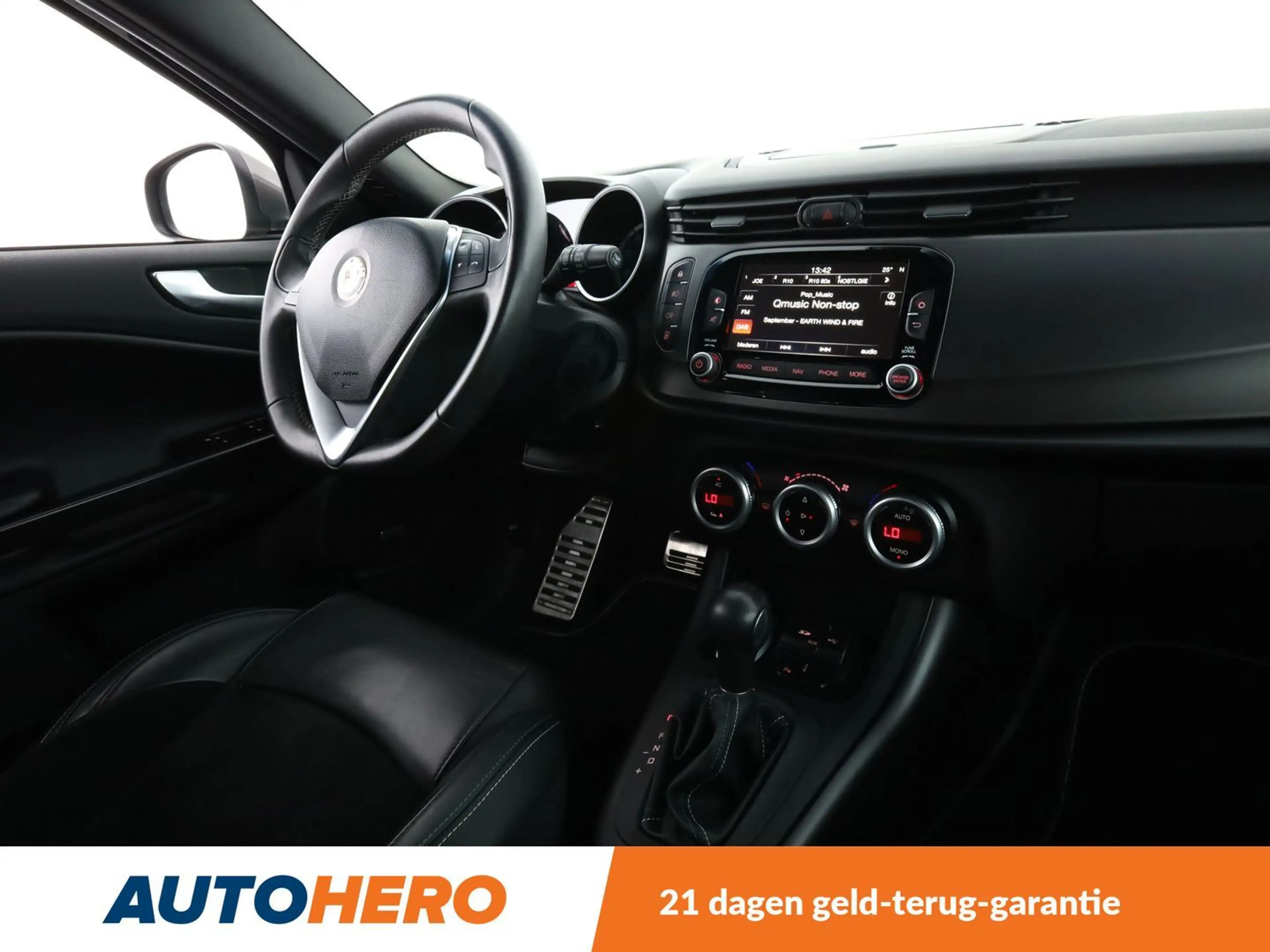 Alfa Romeo Giulietta 1.8 Turbo Quadrifoglio Verde — photo 13