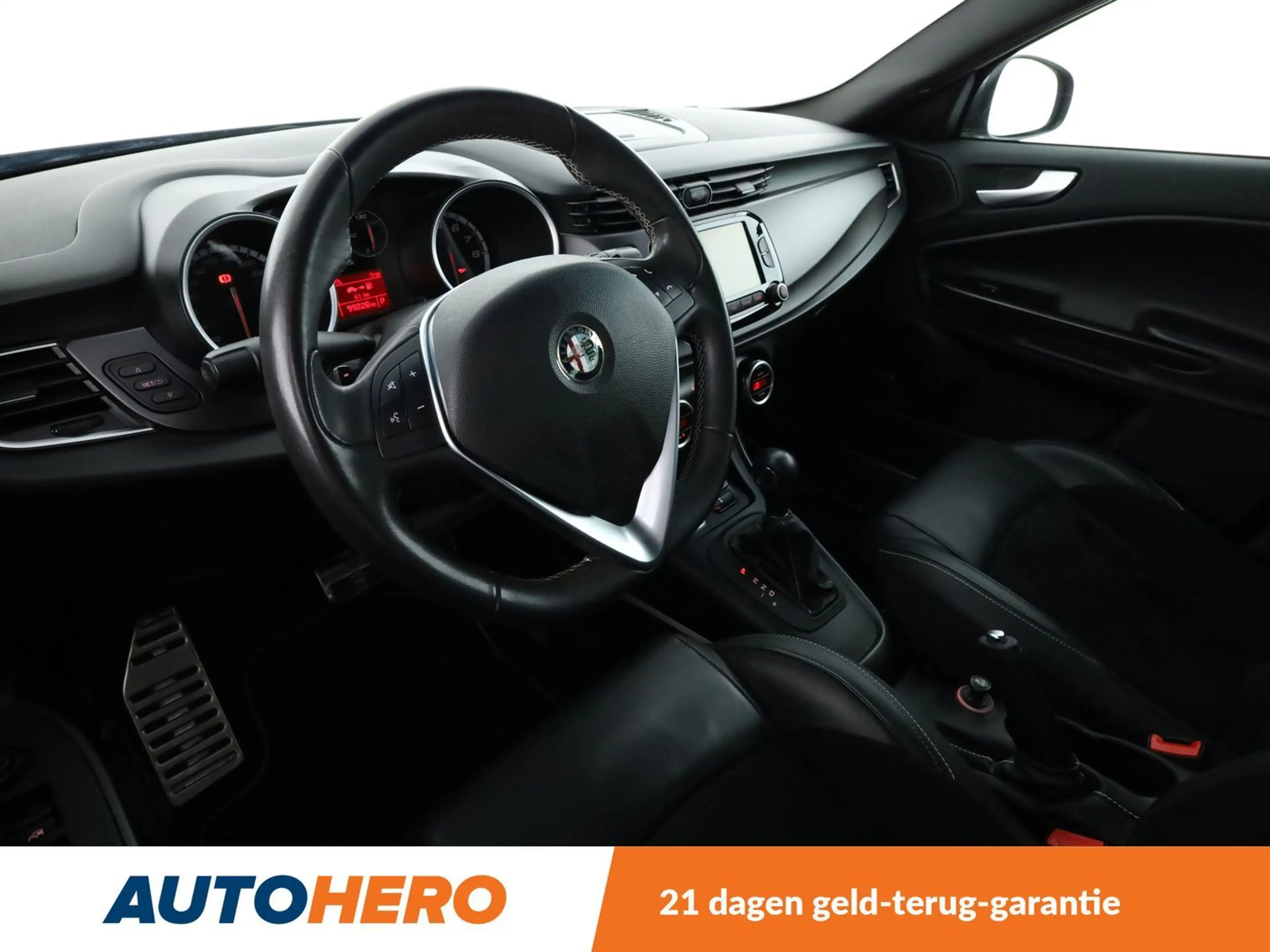 Alfa Romeo Giulietta 1.8 Turbo Quadrifoglio Verde — photo 11