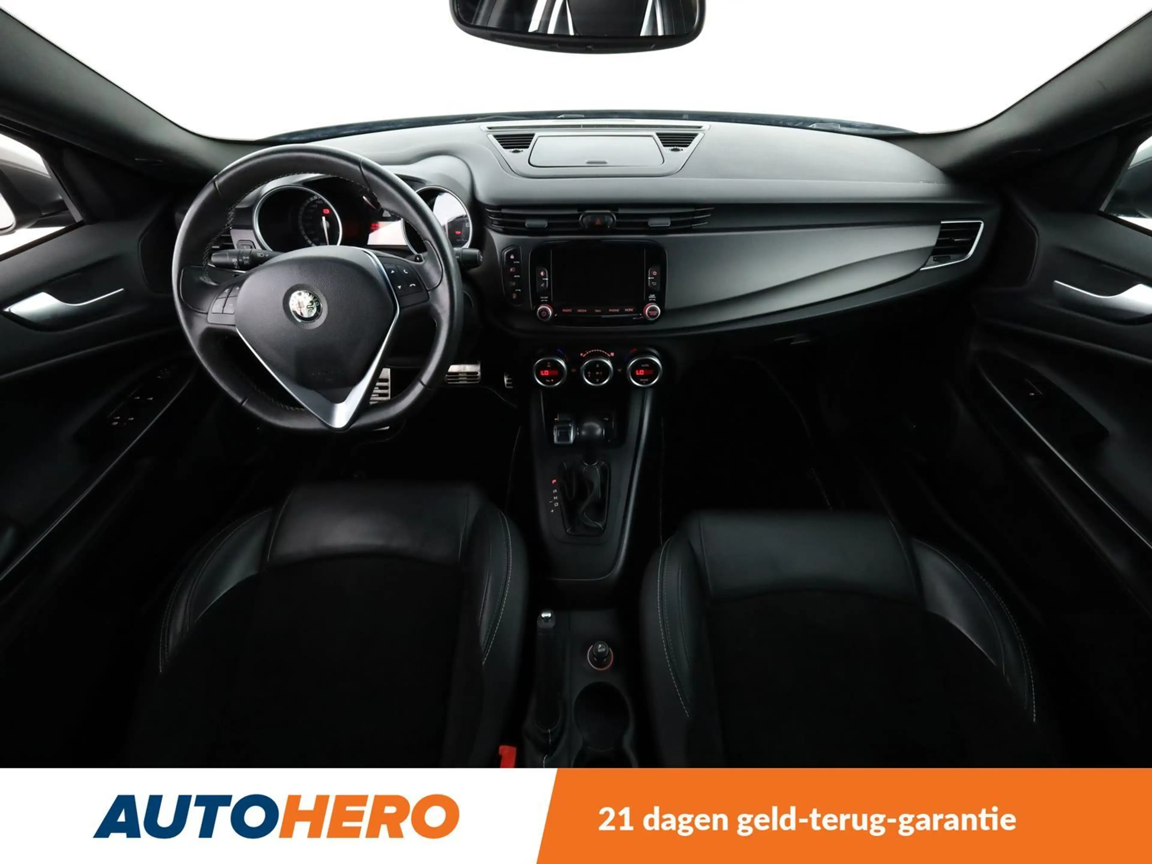 Alfa Romeo Giulietta 1.8 Turbo Quadrifoglio Verde — photo 12
