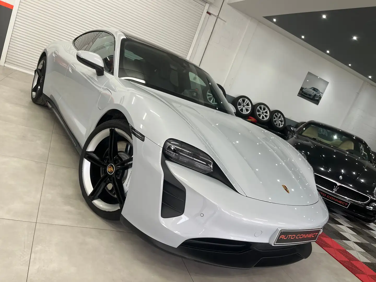 Porsche Taycan 93.4 kWh 4S Grijs - 1