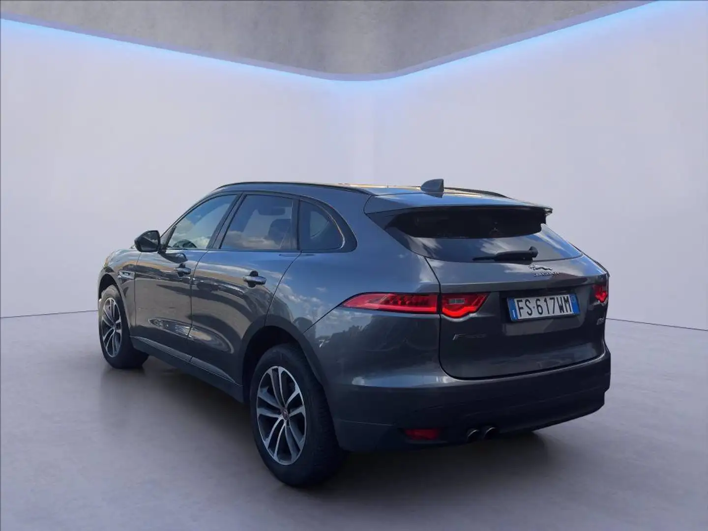 Jaguar F-Pace 2.0d i4 Portfolio awd 240cv auto my18 Grigio - 2