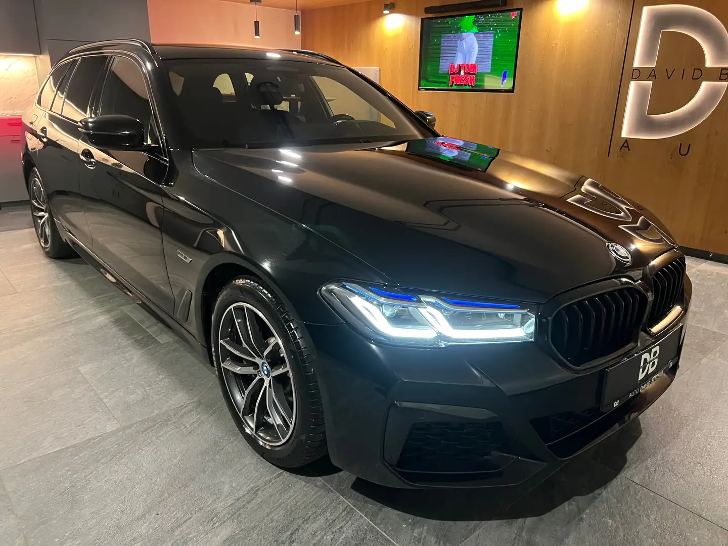 BMW 530 530e xDrive M Sport - Facelift - Laser - Head Up - Keyless - ACC Schwarz - 1