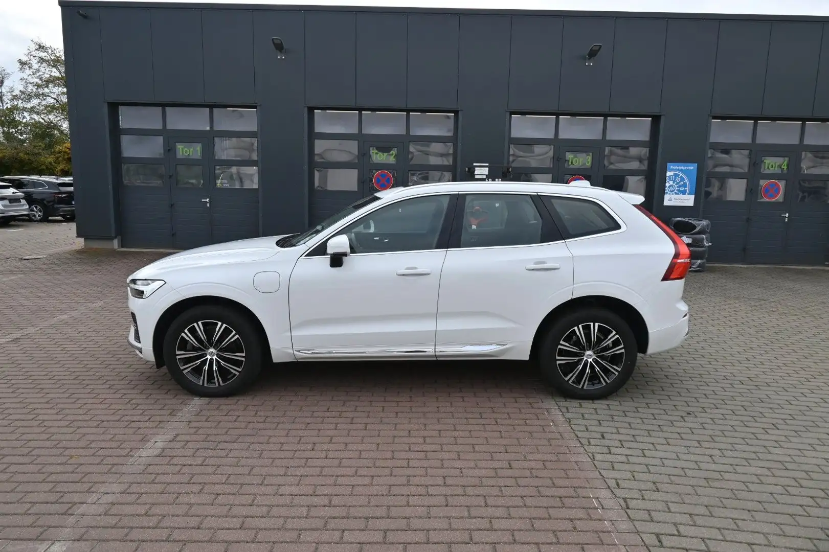 Volvo XC60 T6 Inscription PHEV AWD*AHK*RFK*H&K*STHZG* Weiß - 1