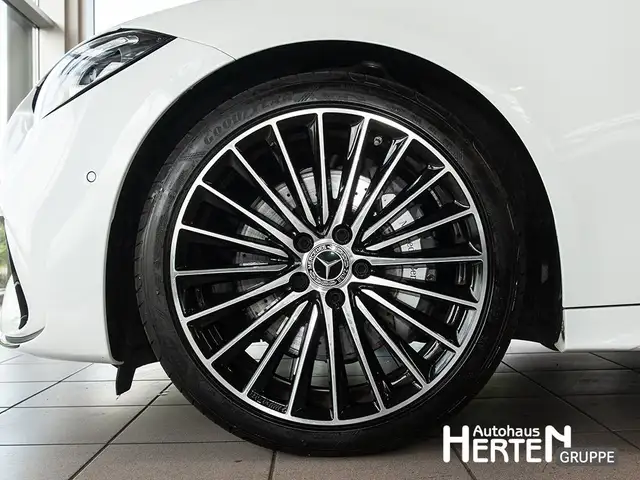 Mercedes-Benz C Class view 5