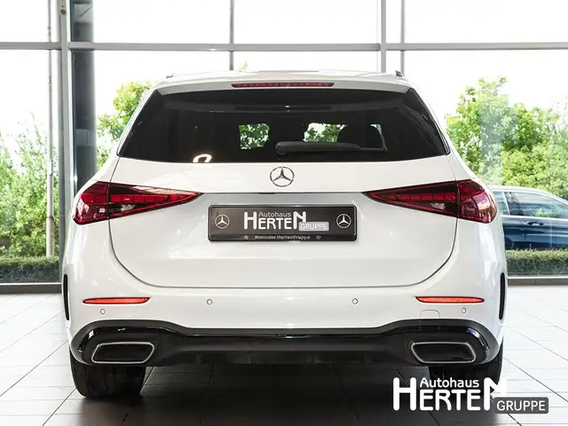 Mercedes-Benz C Class view 4