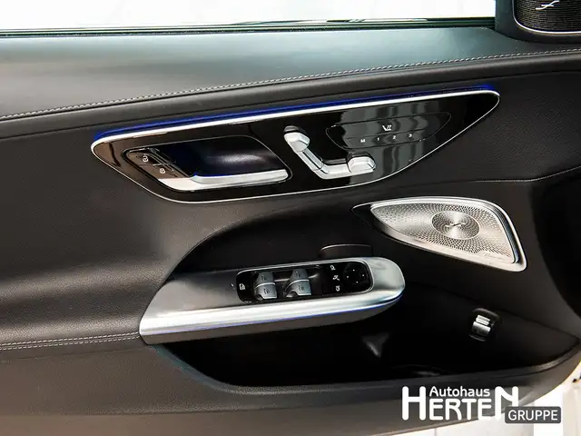 Mercedes-Benz C Class view 9