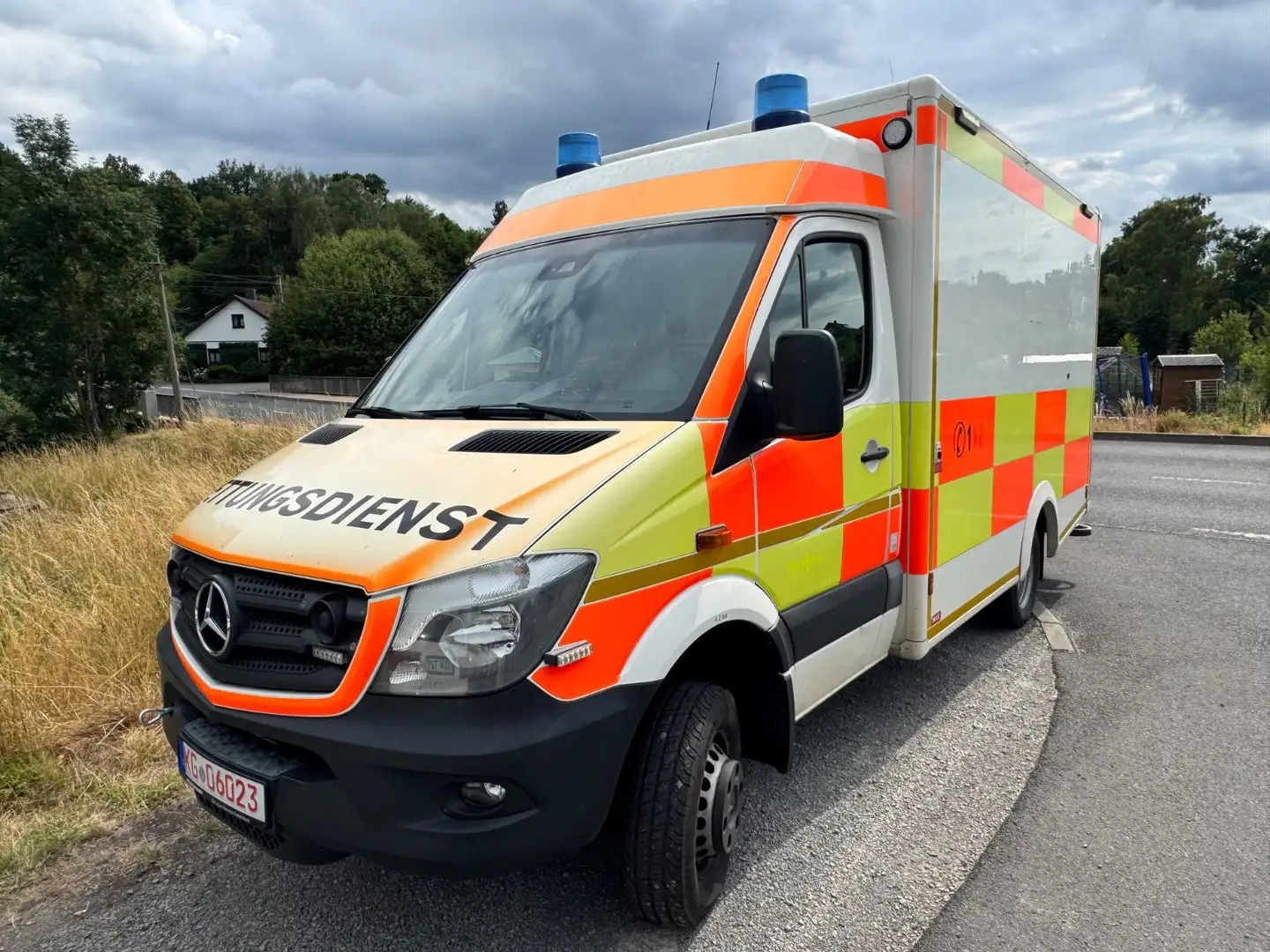 Mercedes-Benz Sprinter II 519 CDI 4X4 Retungswagen inkl. TRAGE Wit - 1