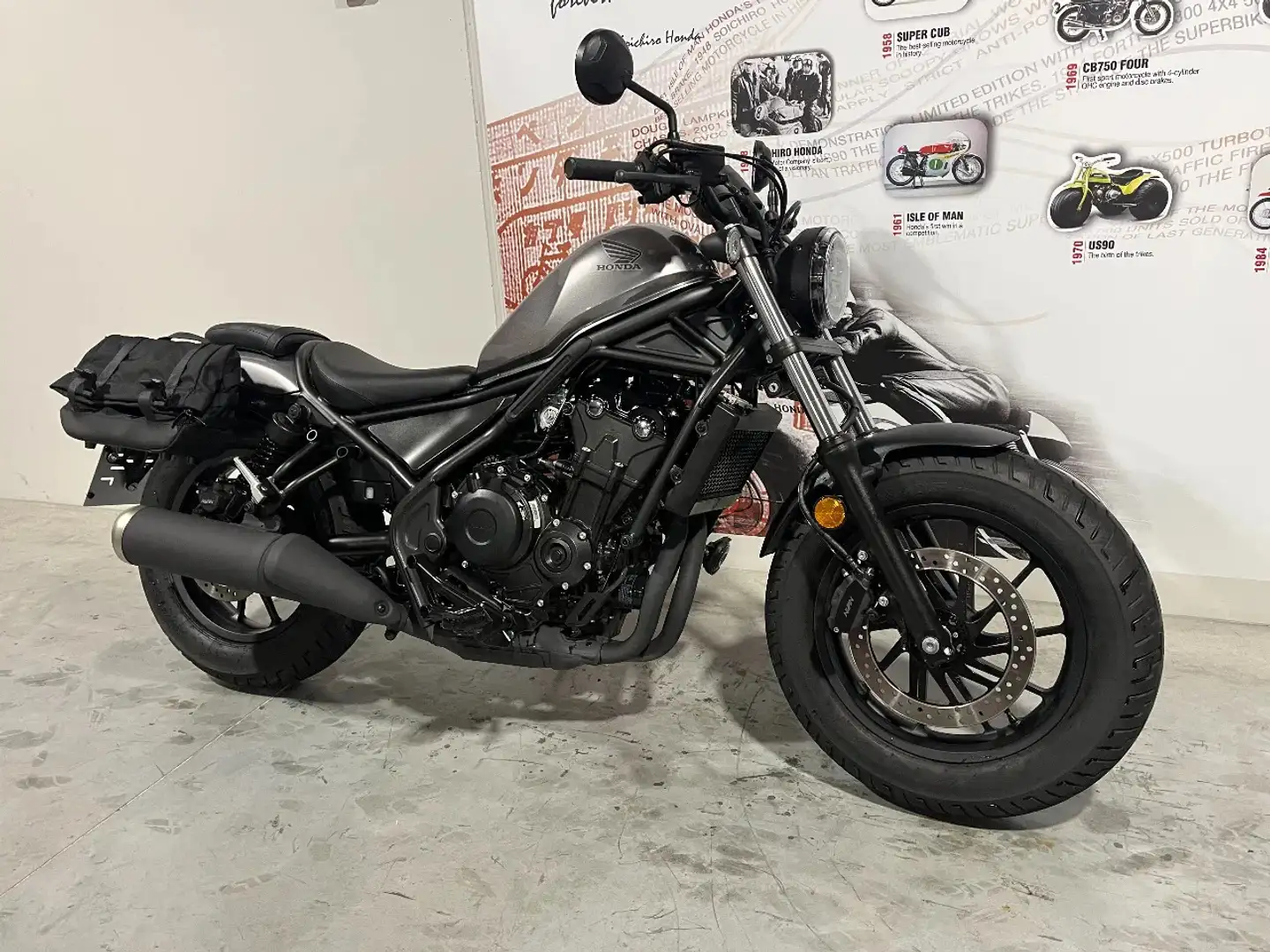 Honda CMX 500 Rebel in nieuwstaat met tassenset - 1